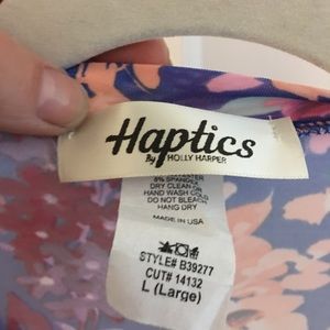 Haptics NWOT. Size L fits like XL or 1X. Stretchy.